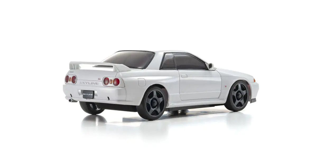 Kyosho Mini-Z ASC Nissan Skyline GT-R N1 Version R32 white RC car part, detailed close-up of the miniature vehicle.